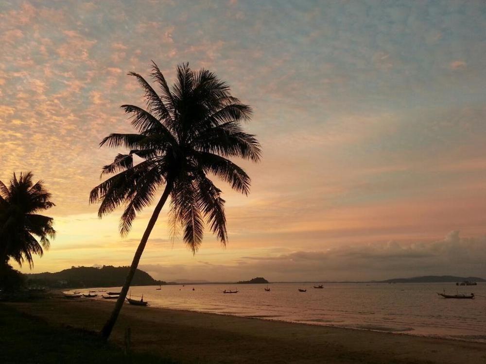 Star Light Beach Resort And Restaurant Chumphon Exterior photo