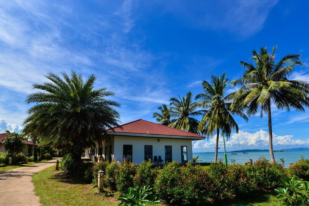 Star Light Beach Resort And Restaurant Chumphon Exterior photo