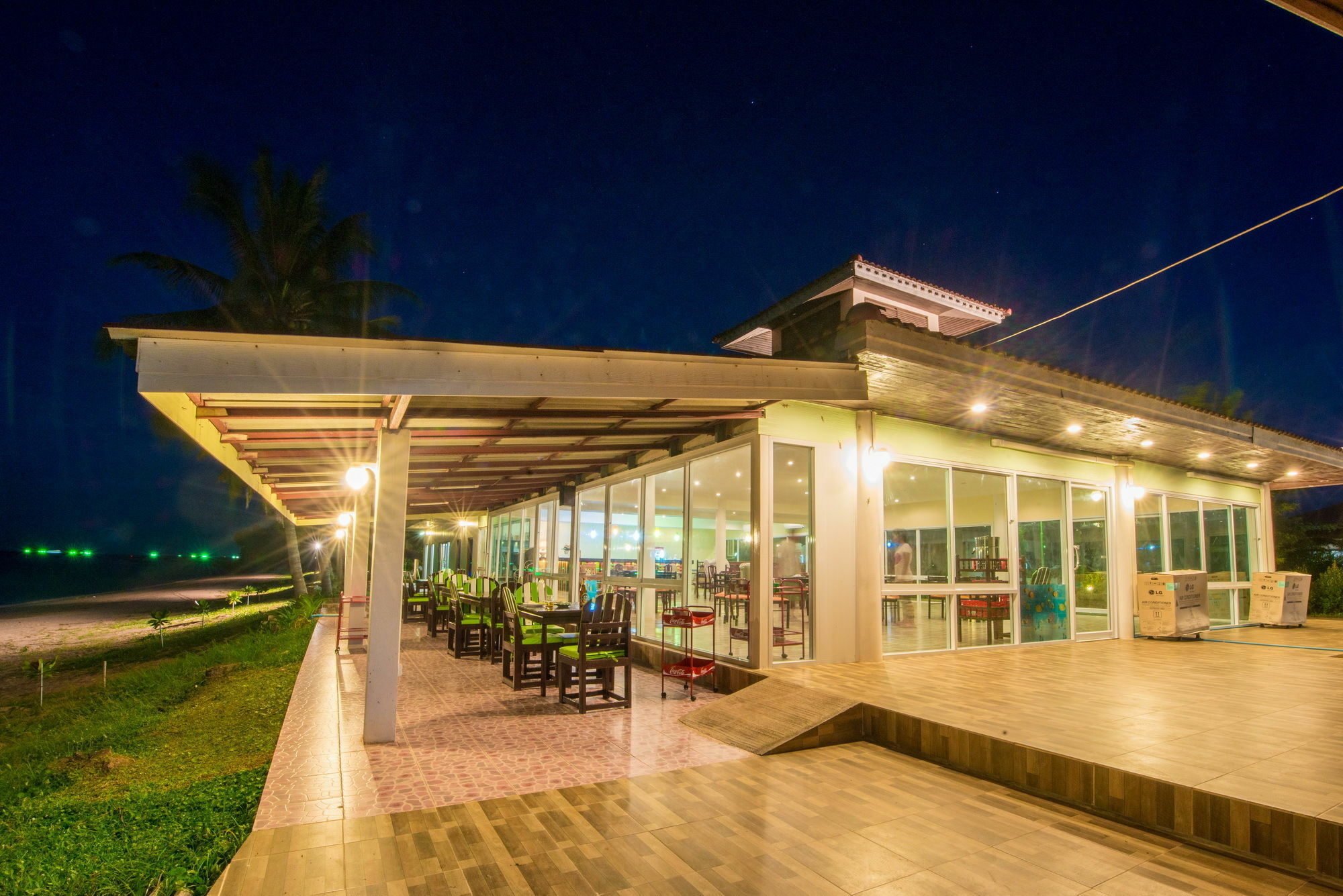 Star Light Beach Resort And Restaurant Chumphon Exterior photo